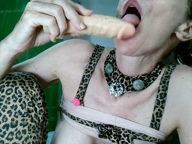 Carolsquirter's BongaCams show and profile