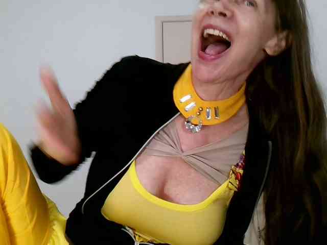Carolsquirter Live Webcam on BongaCams