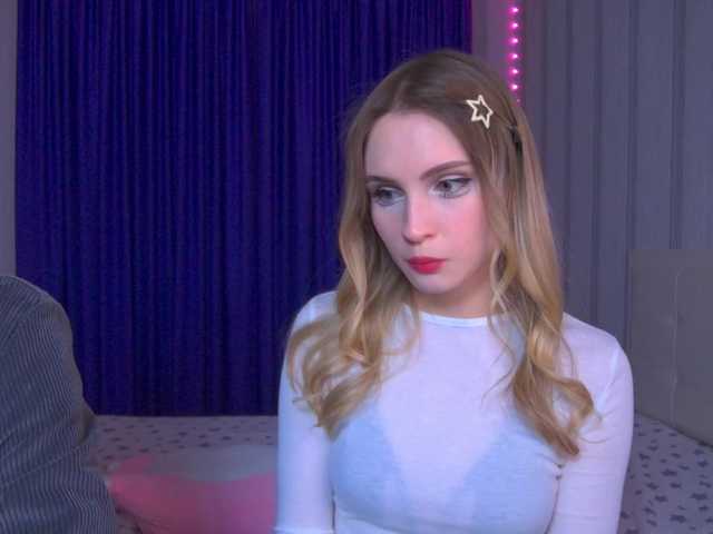 hollyJoys from BongaCams