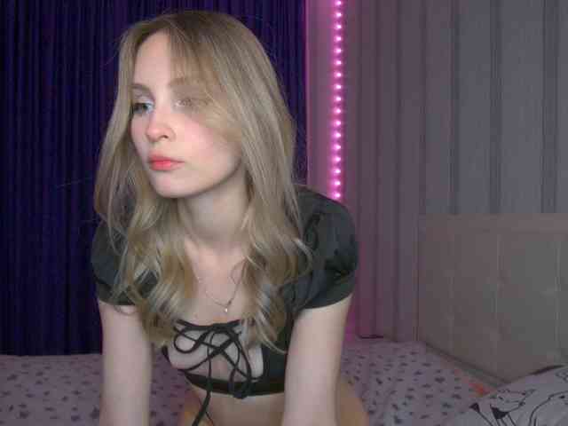 voyeur house HollyJoys