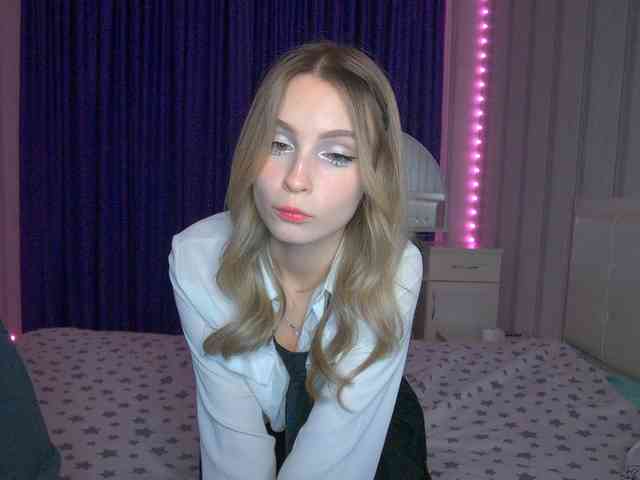 online nude cam HollyJoys