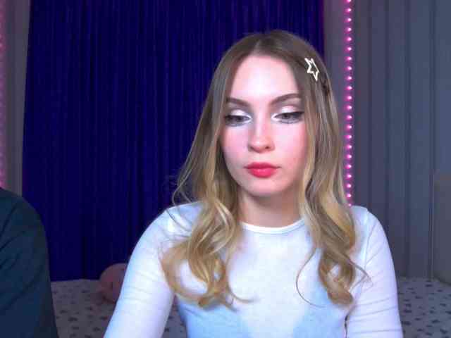 hollyJoys Live Webcam on BongaCams