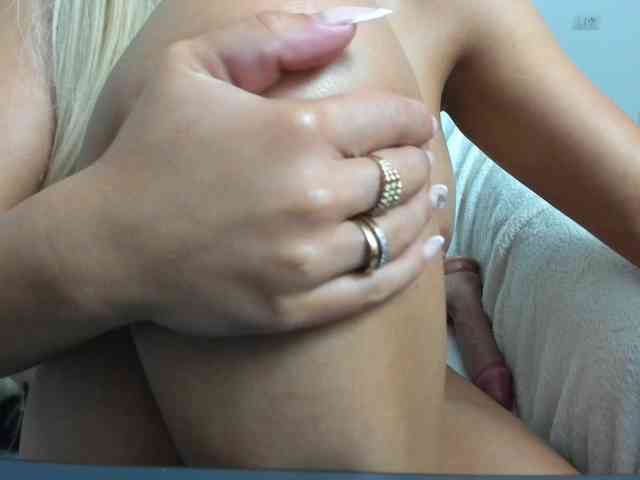 DaisyAbby webcam
