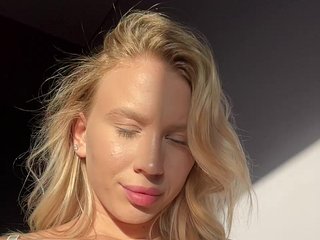 Sunlovv Porn Show