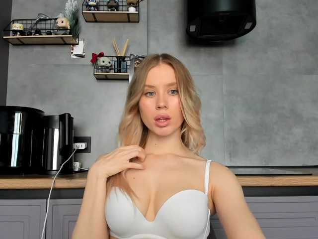 Sunlovv's BongaCams show and profile
