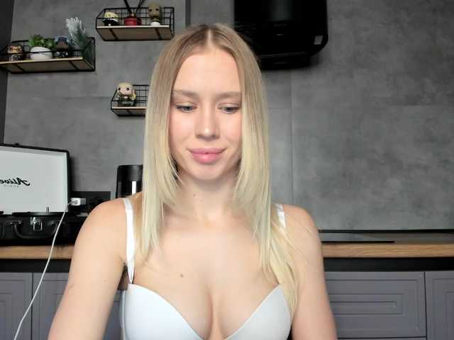Sunlovv's BongaCams show and profile