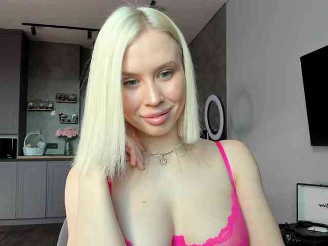 Sunlovv Live Webcam on BongaCams