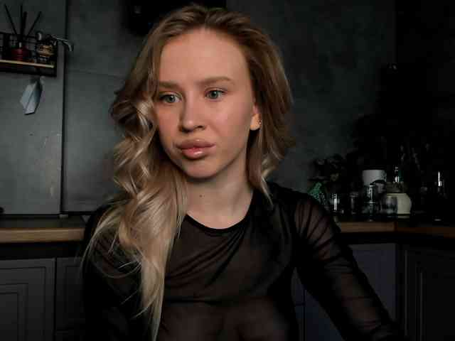 Sunlovv Live Webcam on BongaCams