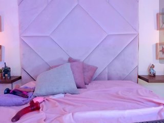 roxana-mill Porn Show