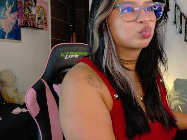 Mollyshake11's BongaCams show and profile