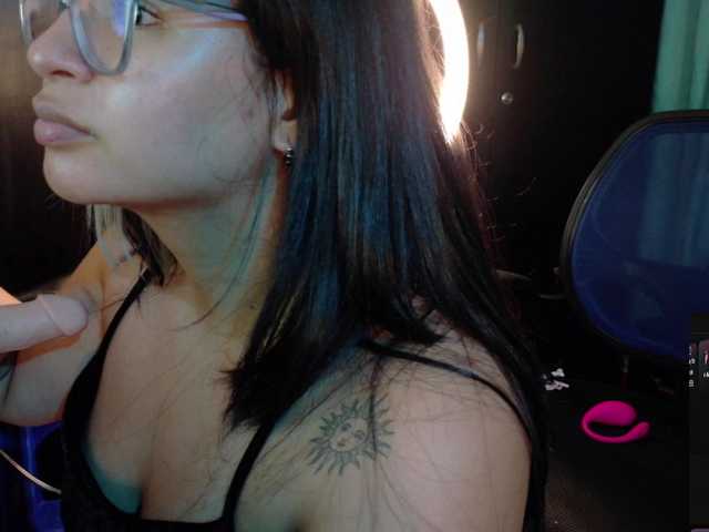 Mollyshake11 webcam bongacams model stream image