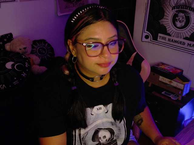 Mollyshake11's BongaCams show and profile