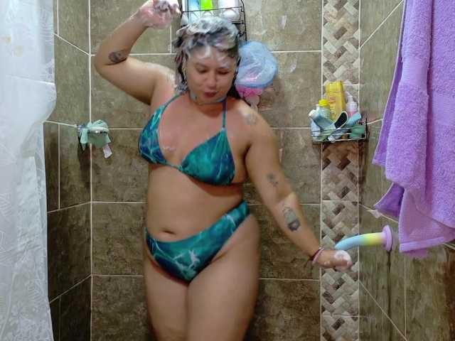 Mollyshake11's BongaCams show and profile