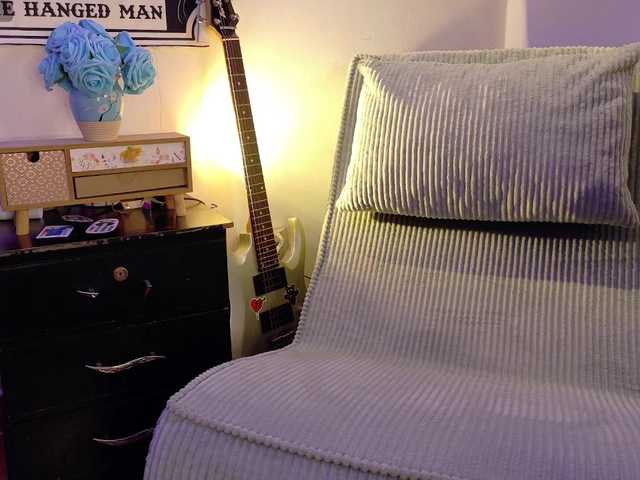 Mollyshake11's BongaCams show and profile