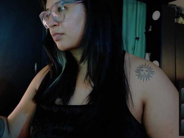 Mollyshake11 webcam bongacams model stream image