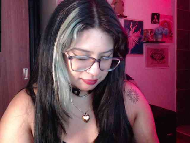 Mollyshake11 webcam