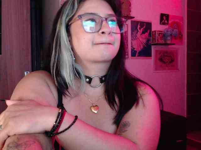 Mollyshake11 webcam