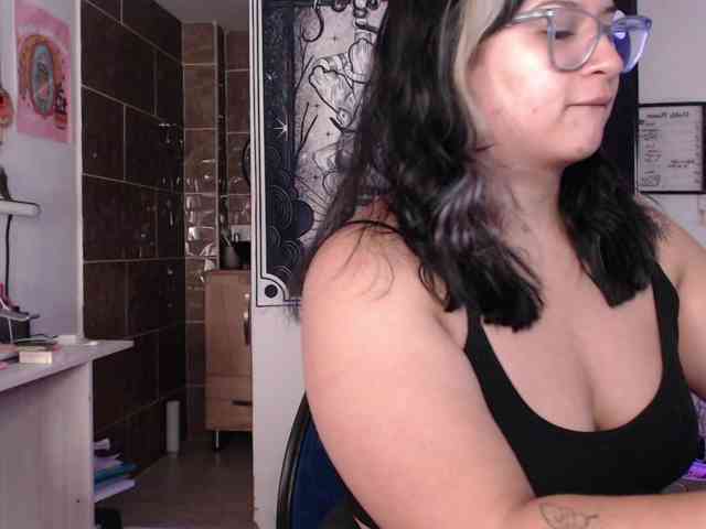 Mollyshake11 webcam