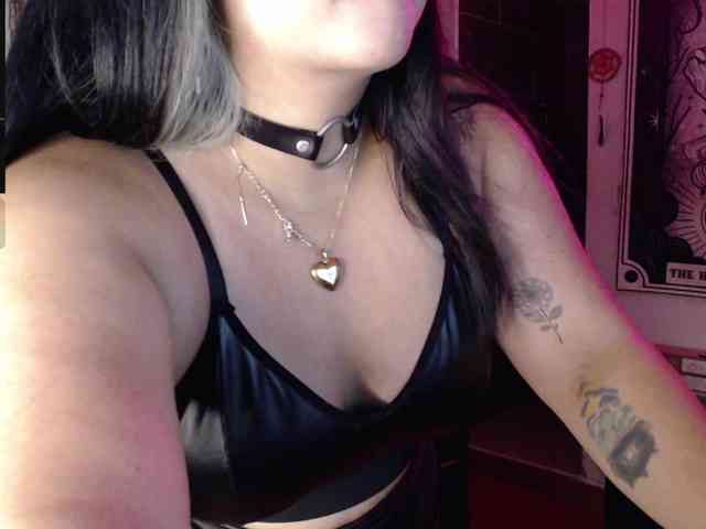 Mollyshake11 webcam