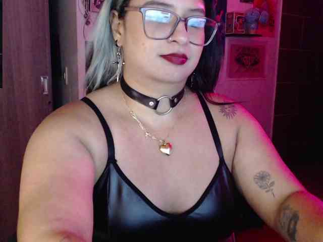 Mollyshake11 webcam