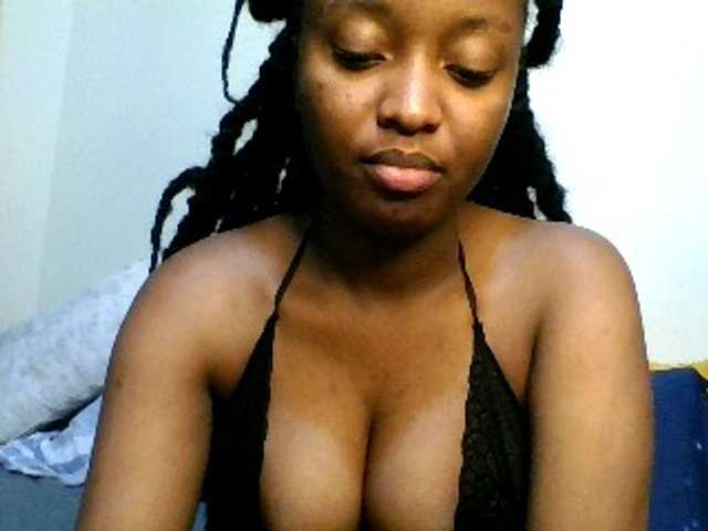 le modèle Lovelysoul est en webcam porno dans un show sur le site bongacams, il possède les tags suivants: Ebony,Redhead,Hairy