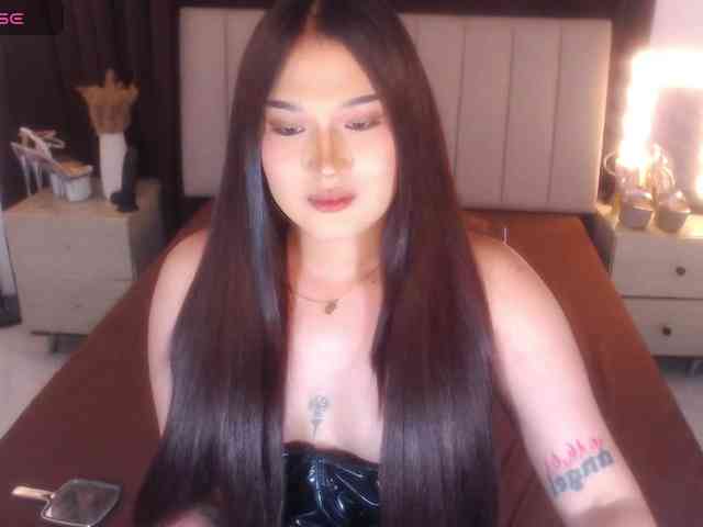 LouisseOra Live Webcam on BongaCams