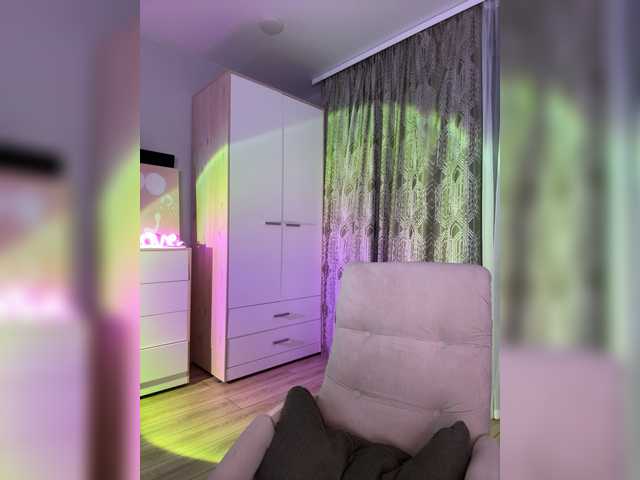 -dkny-'s BongaCams show and profile