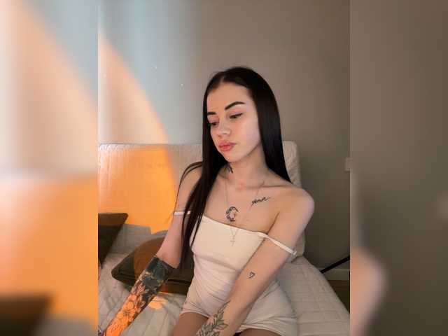 -dkny-'s BongaCams show and profile