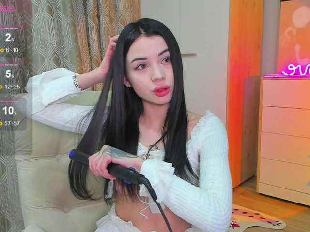 -dkny-'s BongaCams show and profile