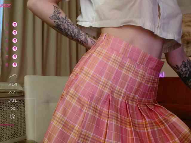 -dkny- Live Webcam on BongaCams