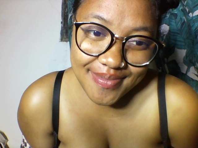 Discover Sheilkahsexy from BongaCams