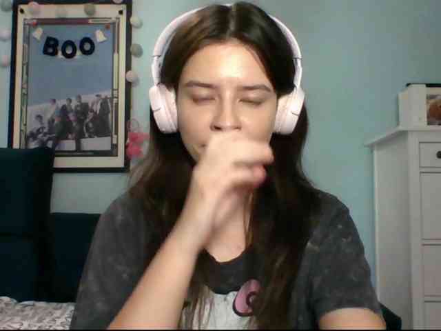 LariceHot webcam
