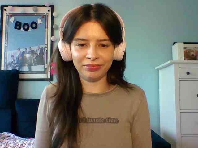 LariceHot webcam