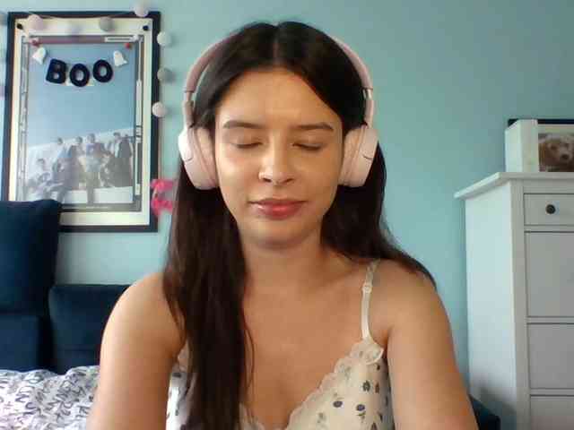 LariceHot webcam