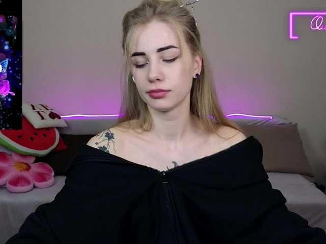 LunaBelli's BongaCams show and profile