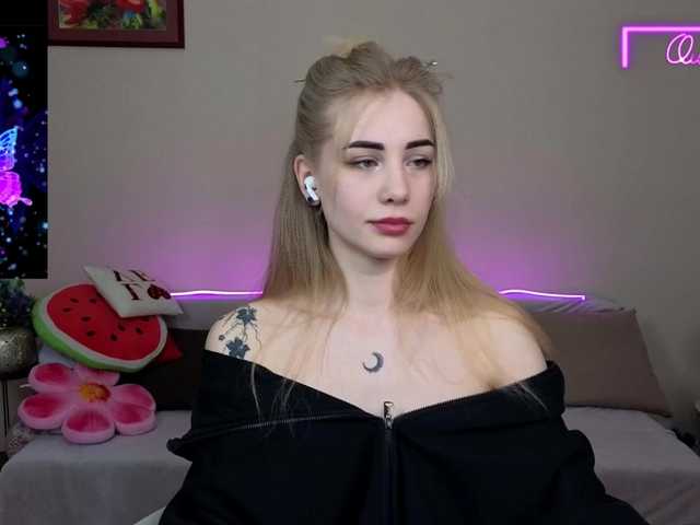 LunaBelli's BongaCams show and profile