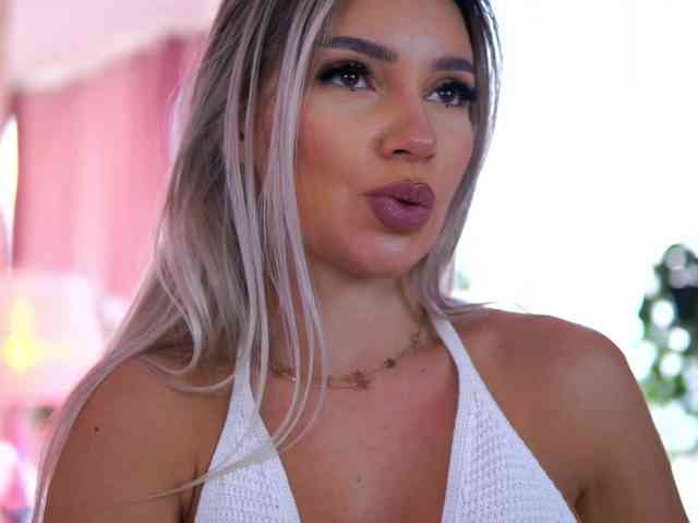 ArtTeasee Live Webcam on BongaCams