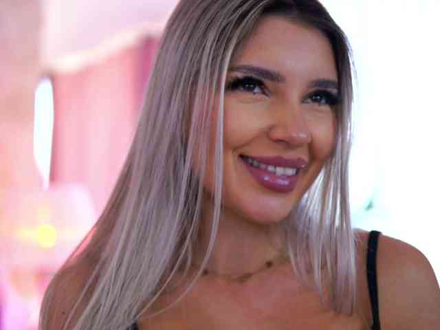 ArtTeasee Live Webcam on BongaCams