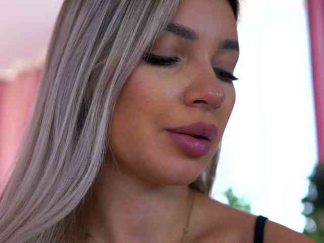 ArtTeasee Live Webcam on BongaCams