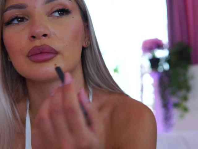 ArtTeasee Live Webcam on BongaCams