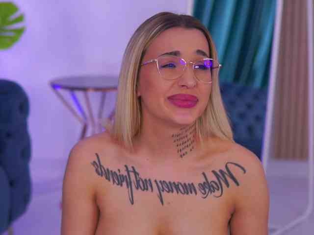 InkedBlondeLust webcam