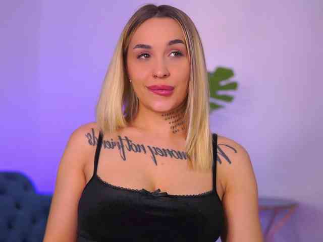 InkedBlondeLust webcam