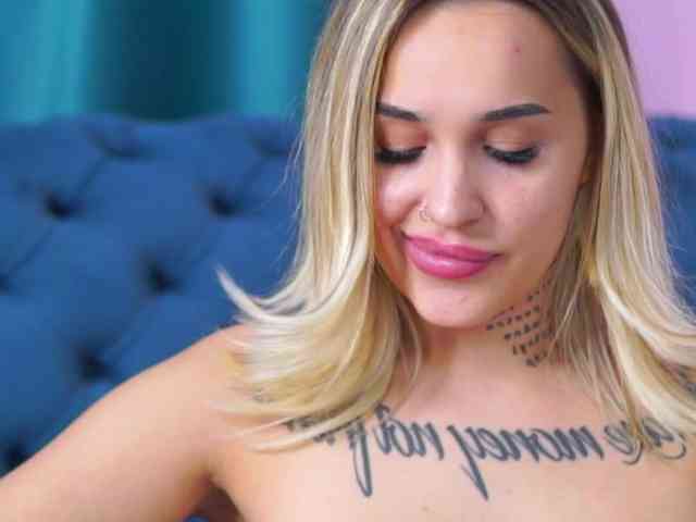 InkedBlondeLust webcam