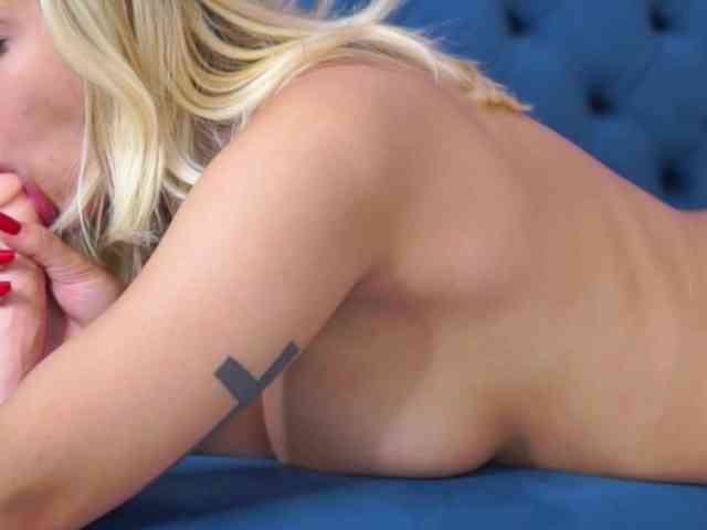 InkedBlondeLust webcam