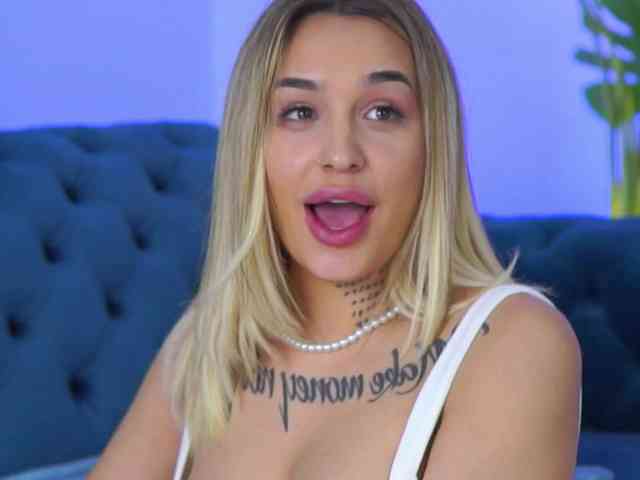 InkedBlondeLust webcam