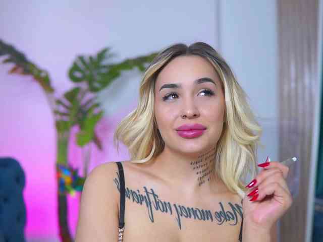 InkedBlondeLust webcam