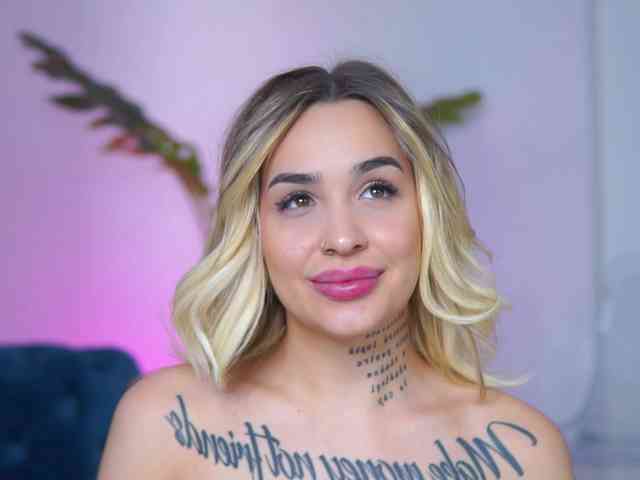 free voyeur cam InkedBlondeLust