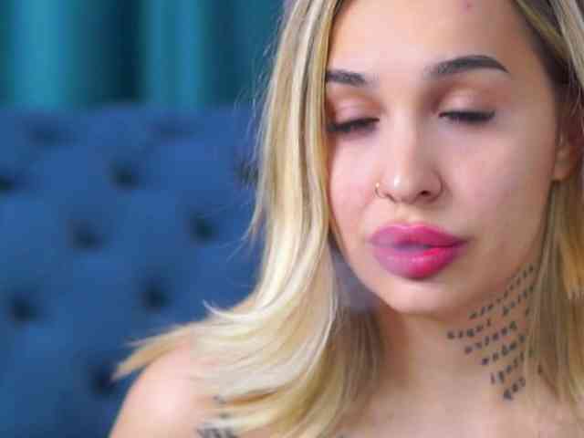 InkedBlondeLust webcam