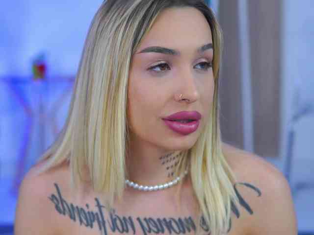 InkedBlondeLust webcam