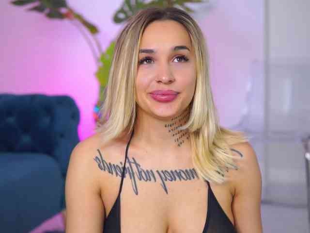 InkedBlondeLust webcam